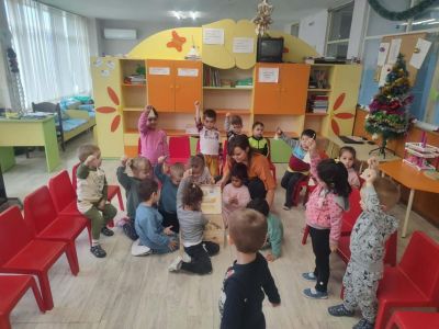 Библиотека в кошница  4
