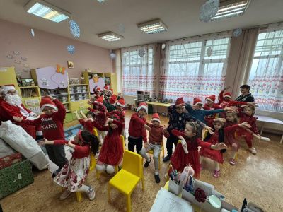 Дядо Коледа пристигна в Централна база  12