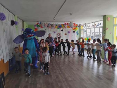 Специален гост-Стич  11