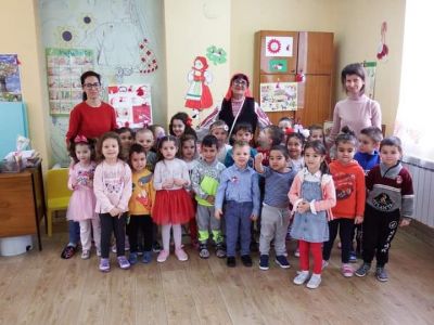 Баба Марта бързала,мартенички вързала... 3