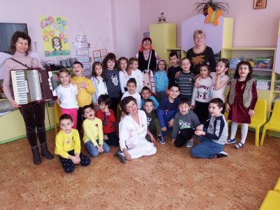 Баба Марта бързала,мартенички вързала... 8