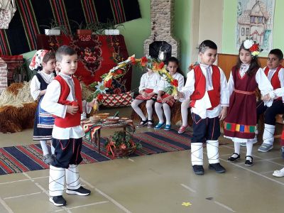 Пролетен празник  в ДГ - ДГ Детелина - Дряново